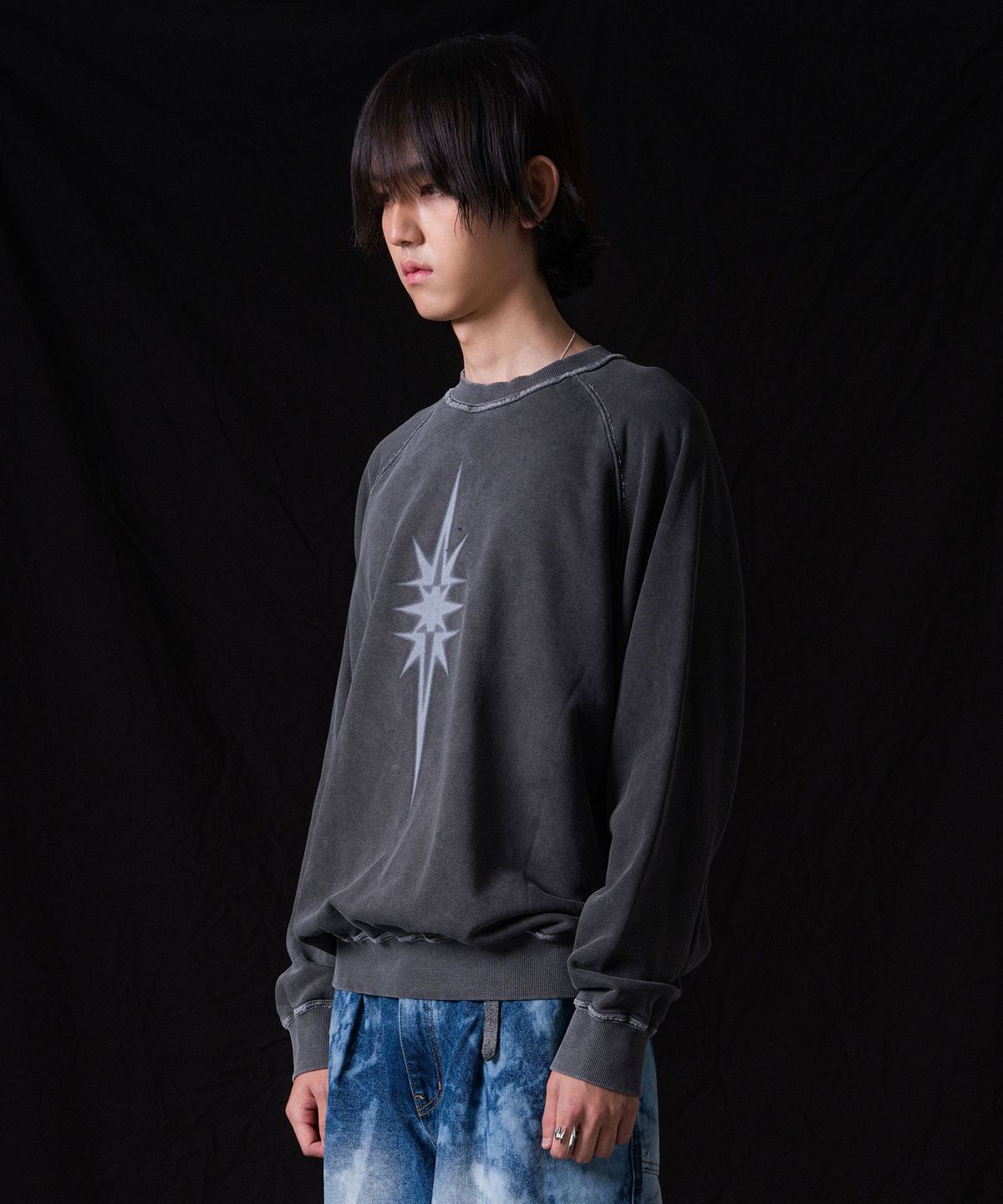 이우가마카라스(IUGAMAKARAS) Pigment Dyed Sweatshirt (Charcoal)