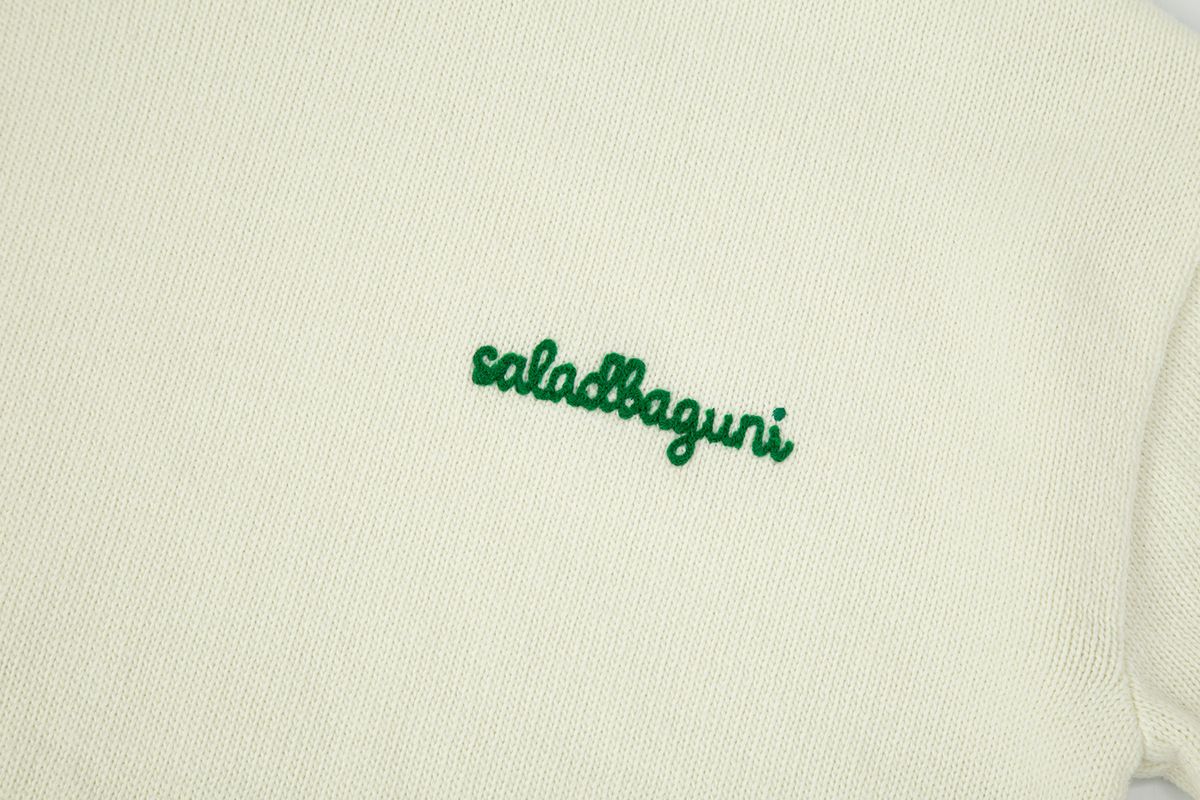 샐러드바구니(SALAD BAGUNI) Lettering Semi-Over Pullover_ivory