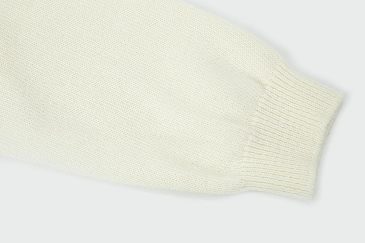 샐러드바구니(SALAD BAGUNI) Lettering Semi-Over Pullover_ivory