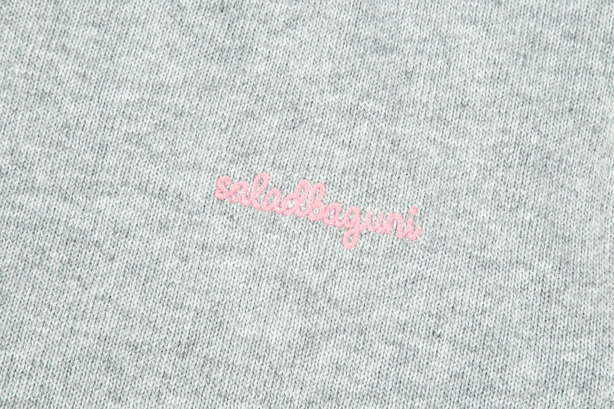 샐러드바구니(SALAD BAGUNI) Lettering Semi-Over Pullover_gray