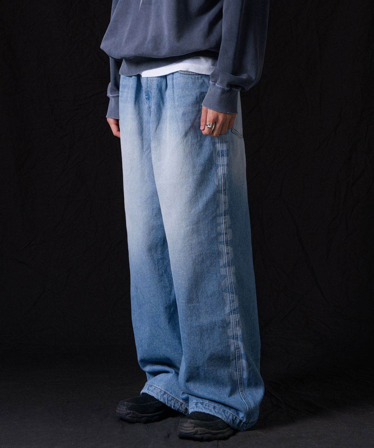 이우가마카라스(IUGAMAKARAS) Laser Washed Denim Pants (Sky Blue)