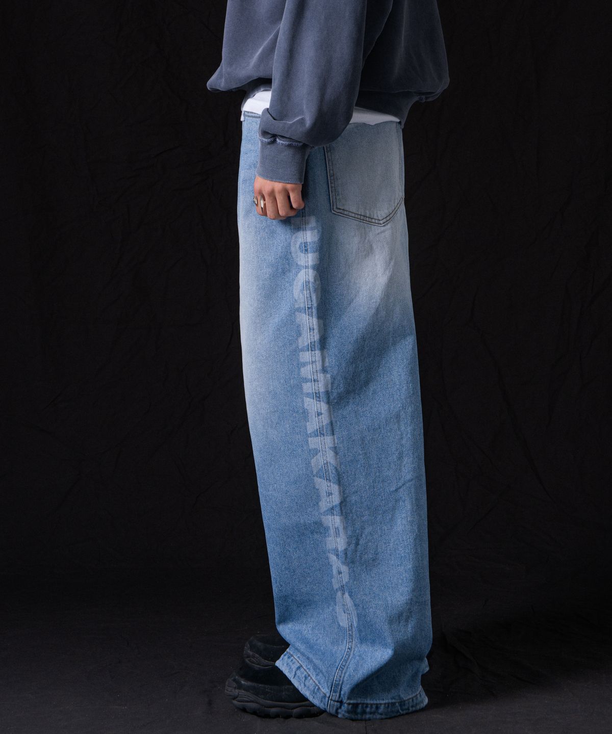 이우가마카라스(IUGAMAKARAS) Laser Washed Denim Pants (Sky Blue)