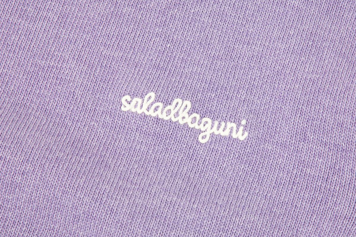 샐러드바구니(SALAD BAGUNI) Lettering Semi-Over Pullover_lilac
