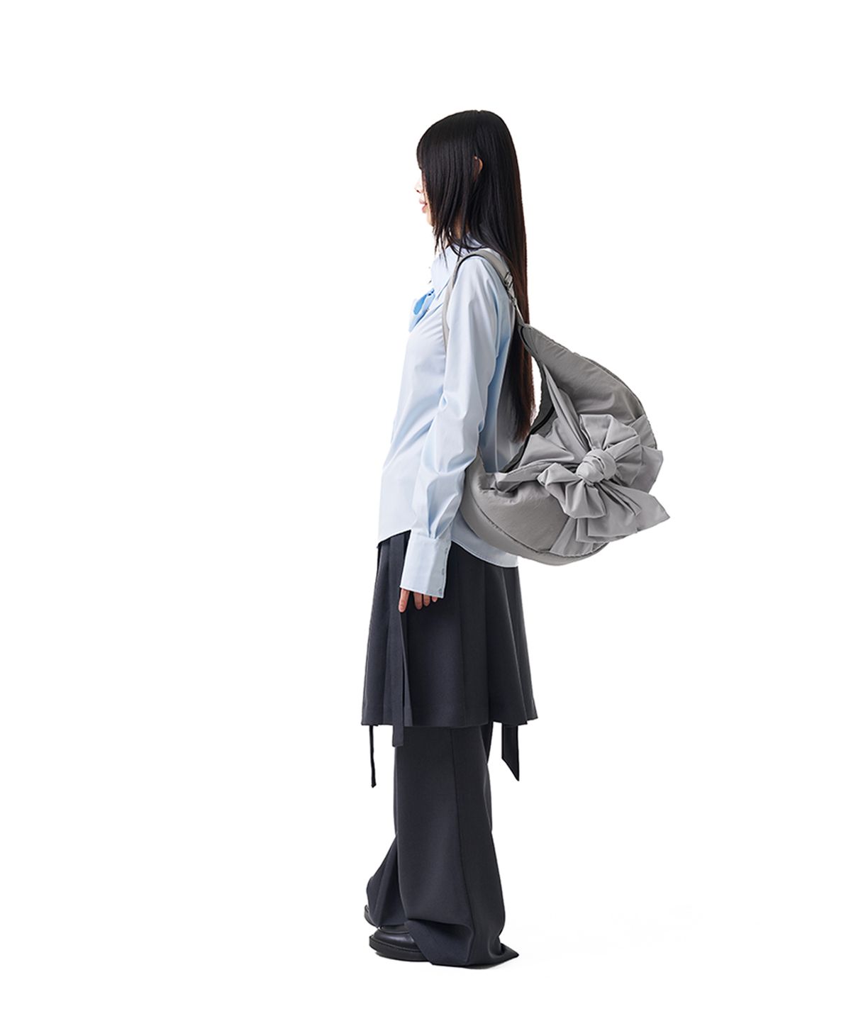 이우가마카라스(IUGAMAKARAS) Knotted Shoulder Bag (Nylon-Silver)