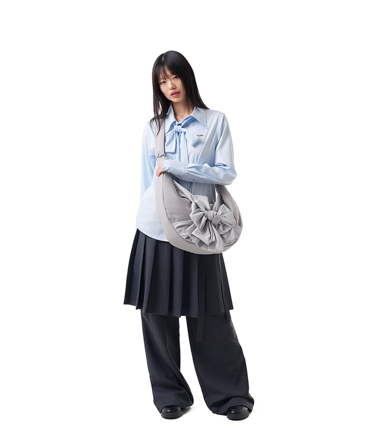 이우가마카라스(IUGAMAKARAS) Knotted Shoulder Bag (Nylon-Silver)