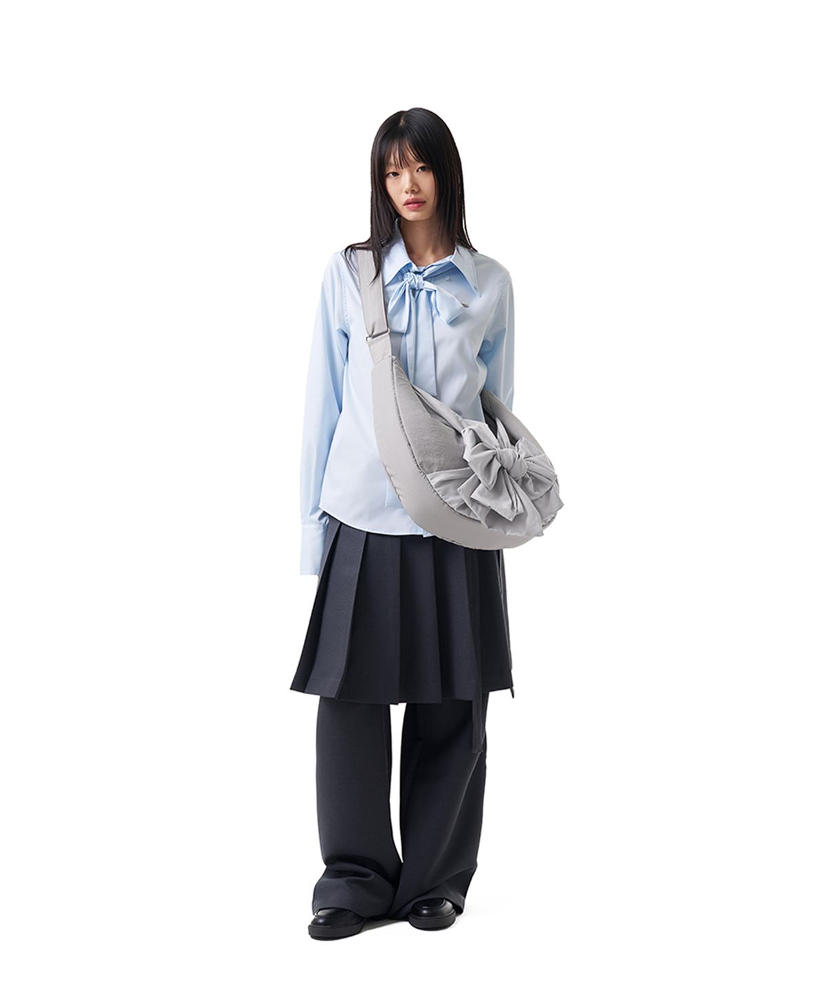 이우가마카라스(IUGAMAKARAS) Knotted Shoulder Bag (Nylon-Silver)