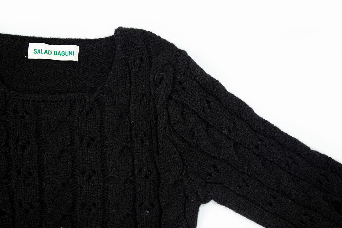 샐러드바구니(SALAD BAGUNI) Damaged Cable Cropped Pullover_black