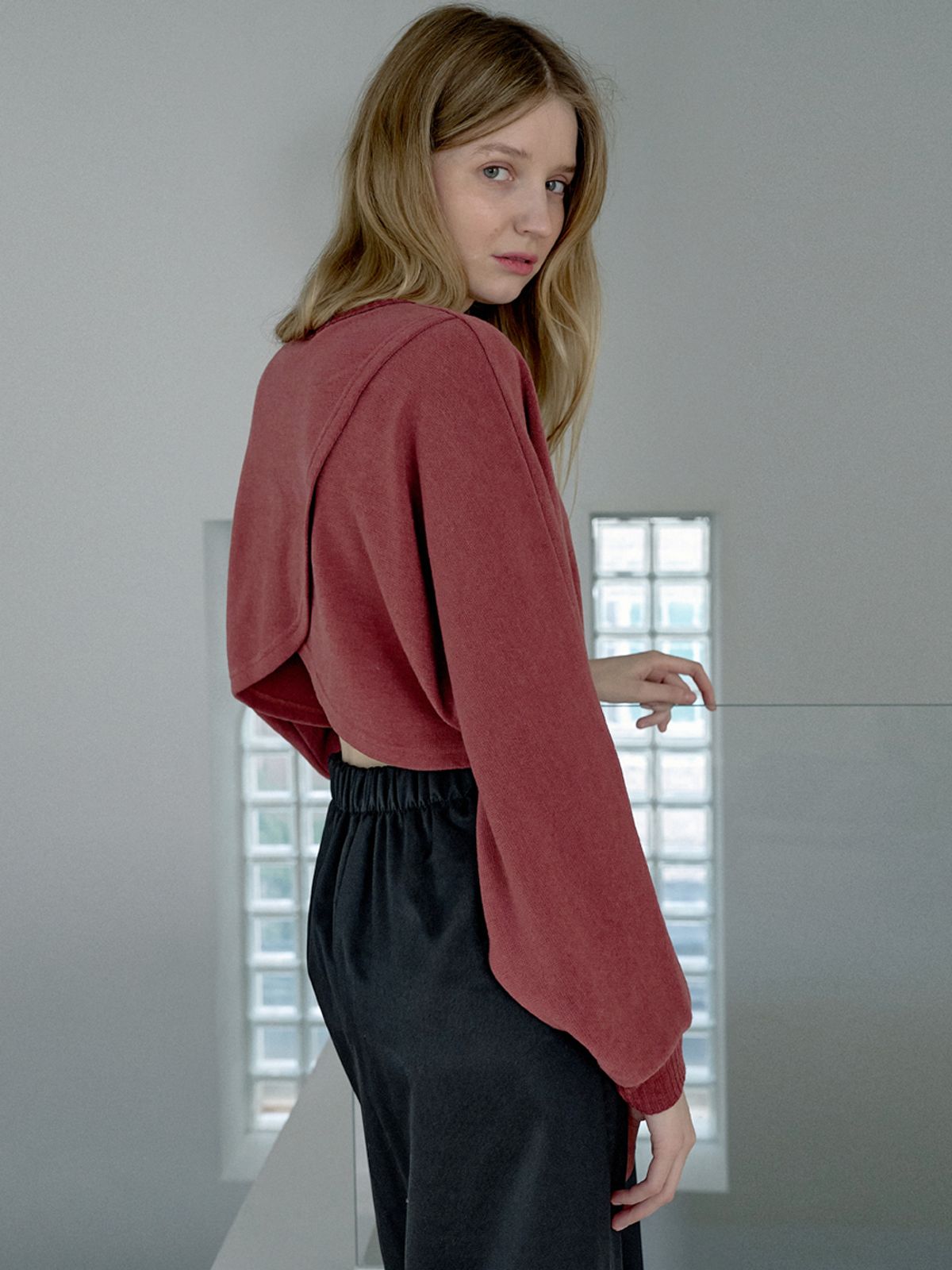 아방(AVANT-G) Back Slit Crop knit T-shirt - BRICK