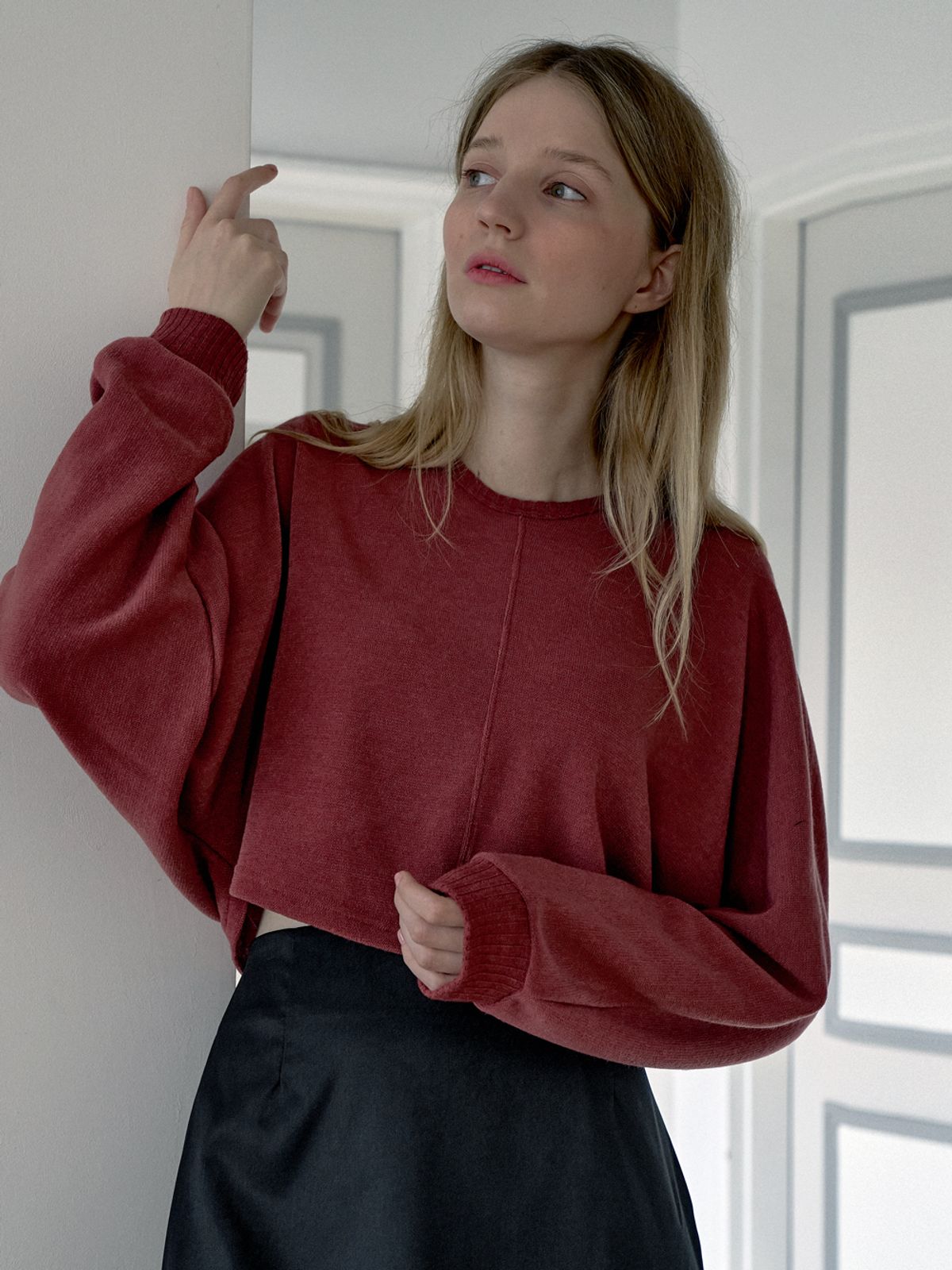 아방(AVANT-G) Back Slit Crop knit T-shirt - BRICK