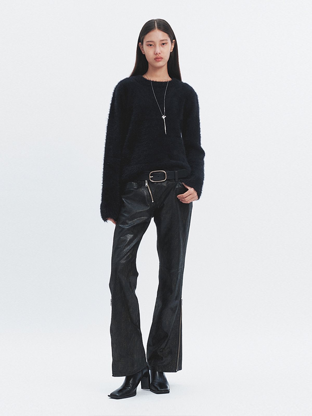 해브레스(HAVELESS) FLUFFY PULL OVER ROUND KNIT BLACK
