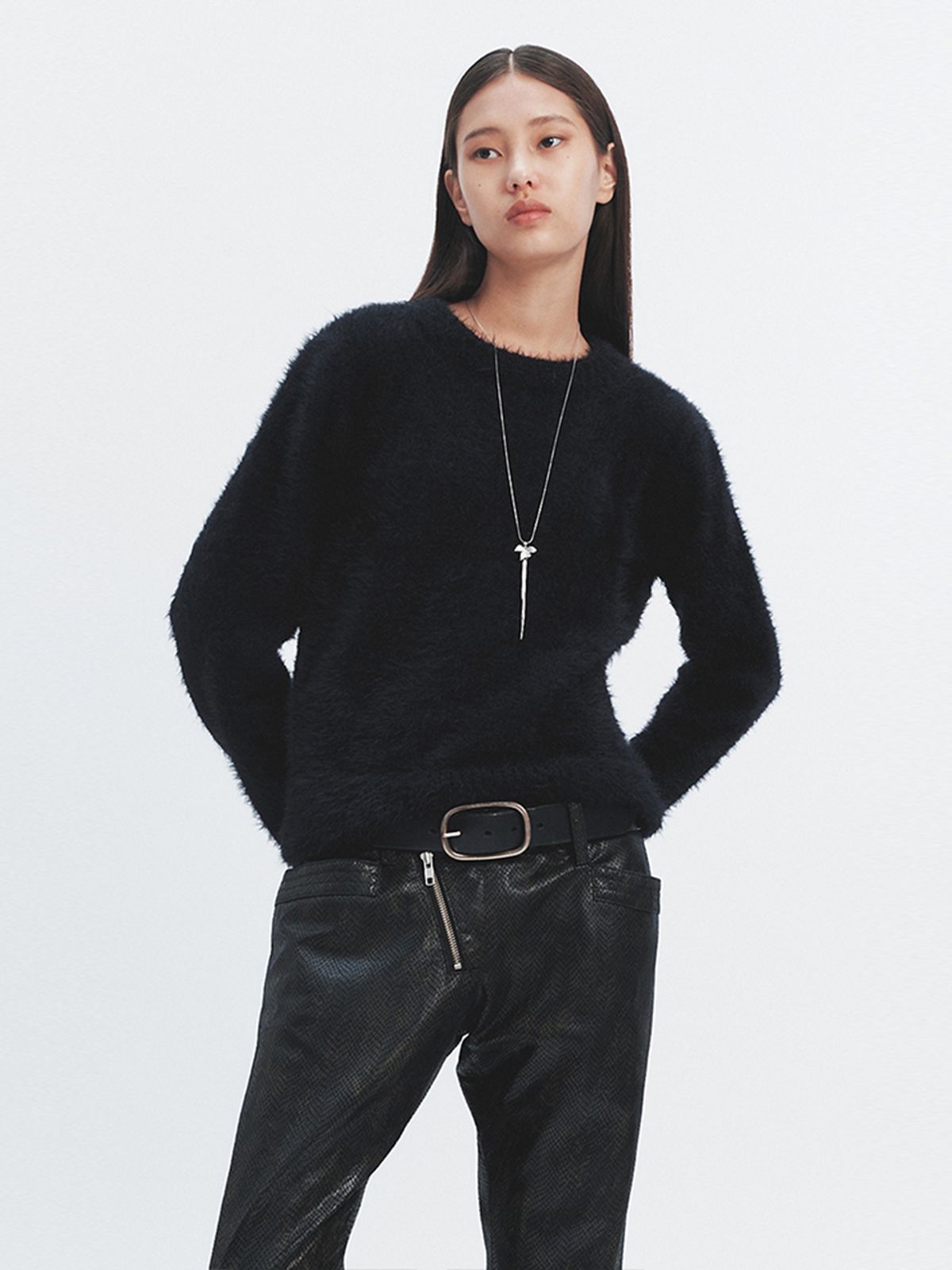 해브레스(HAVELESS) FLUFFY PULL OVER ROUND KNIT BLACK