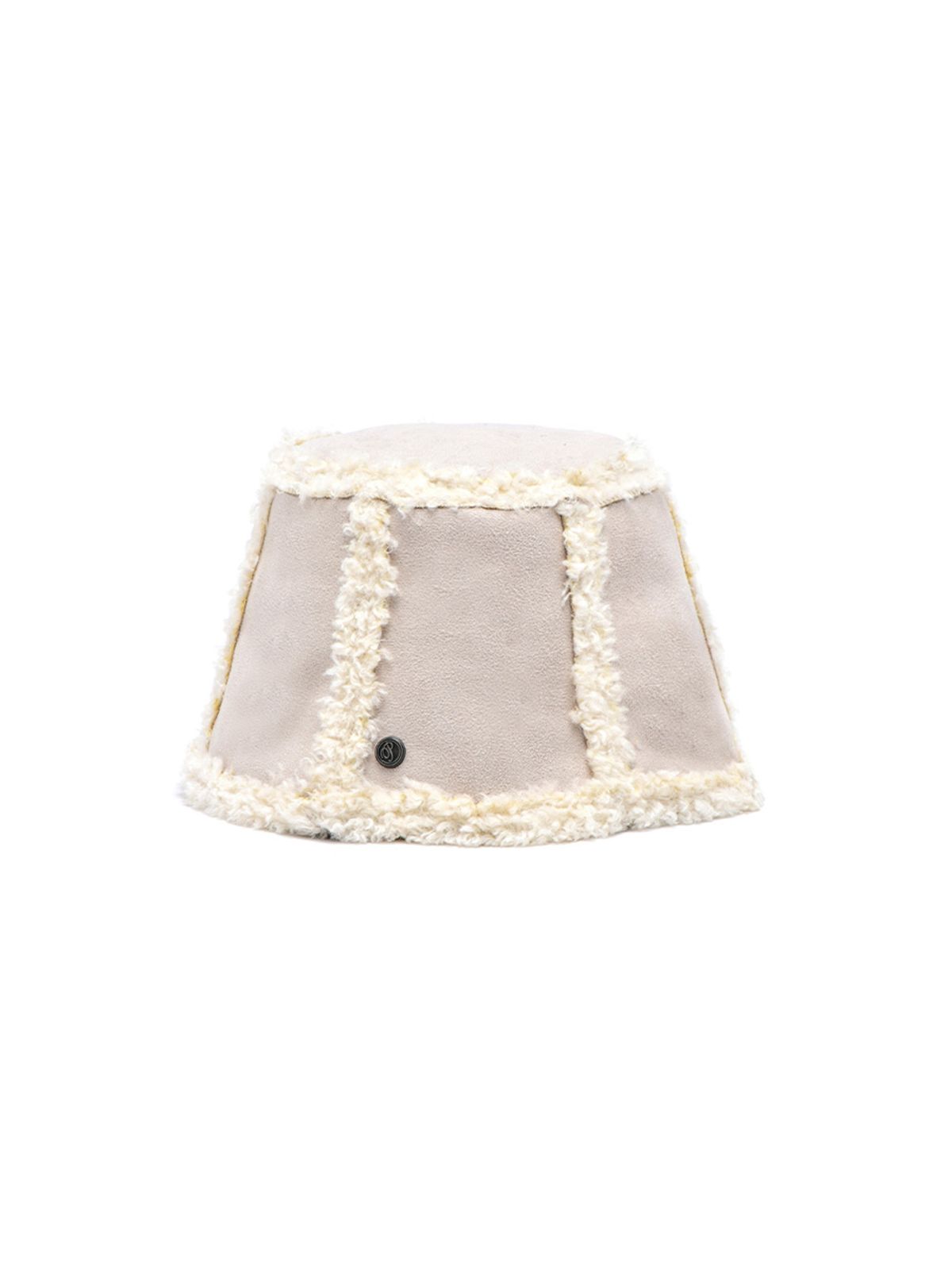 포에지담(POESIEDAME) SHEARLING REVERSIBLE BUCKET HAT IN IVORY