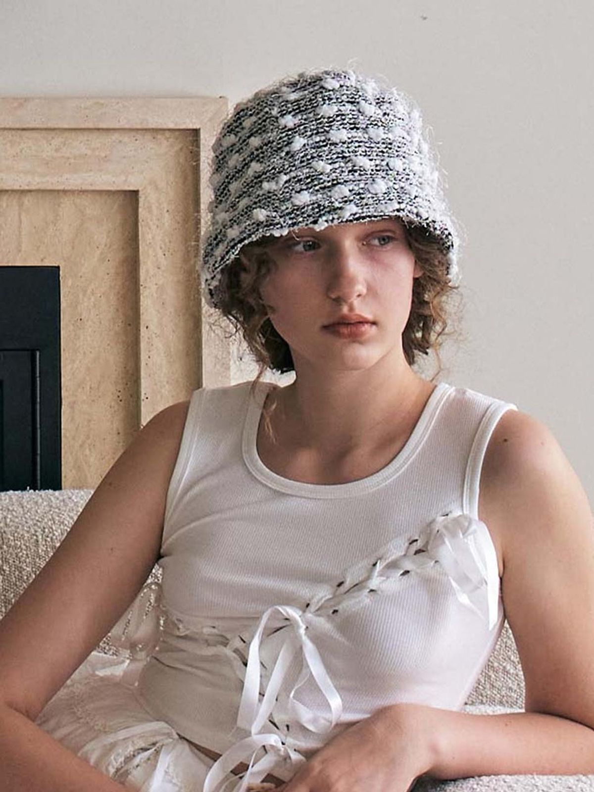 포에지담(POESIEDAME) BUBBLE FRINGE BUCKET HAT IN BLACK