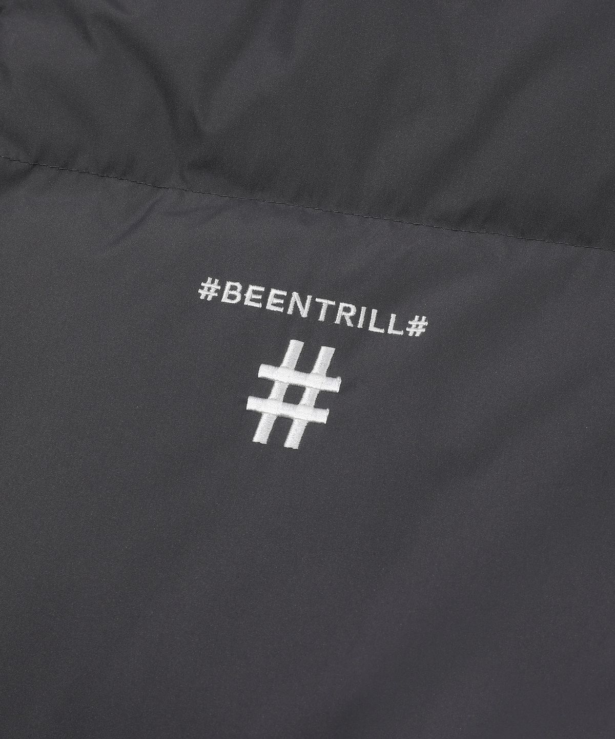 빈트릴(BEENTRILL) 배색 리버시블 컴포트핏 다운패딩(블랙)