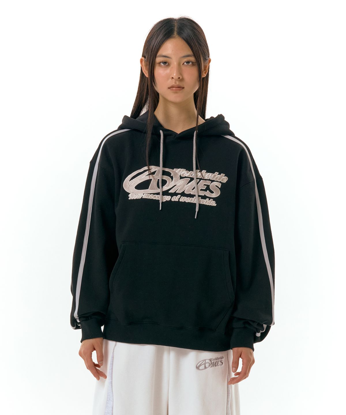 아메스 월드와이드(AMES-WORLDWIDE) SYMBOL LOGO EMBROIDERY HOODIE BLACK (AM2DFUM408A)