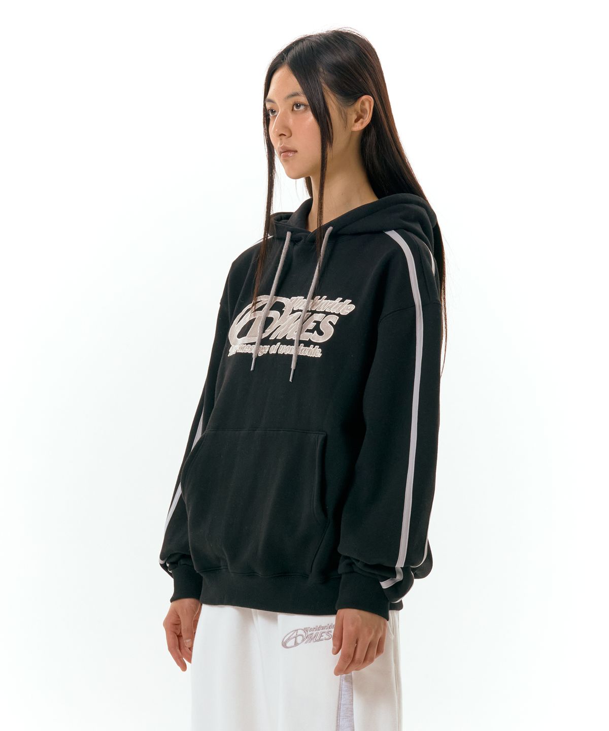 아메스 월드와이드(AMES-WORLDWIDE) SYMBOL LOGO EMBROIDERY HOODIE BLACK (AM2DFUM408A)