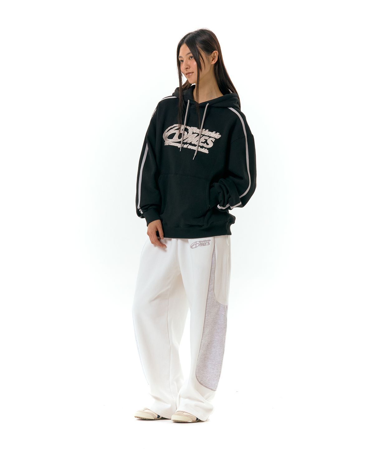 아메스 월드와이드(AMES-WORLDWIDE) SYMBOL LOGO EMBROIDERY HOODIE BLACK (AM2DFUM408A)