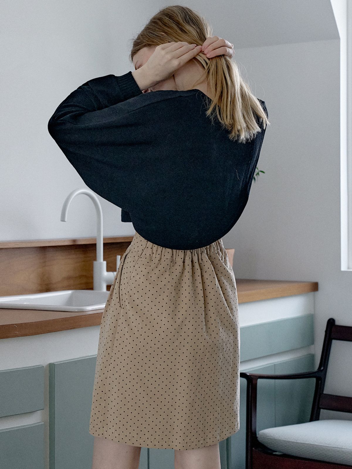 아방(AVANT-G) Dot Volume Mini Skirt - BEIGE