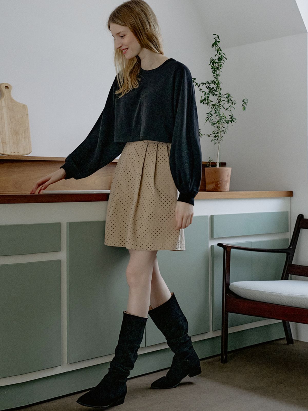 아방(AVANT-G) Dot Volume Mini Skirt - BEIGE