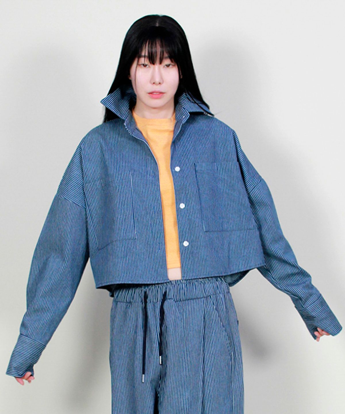 드마크(DEMARC) 와이드 크롭 데님 자켓셔츠  스트라이프 블루