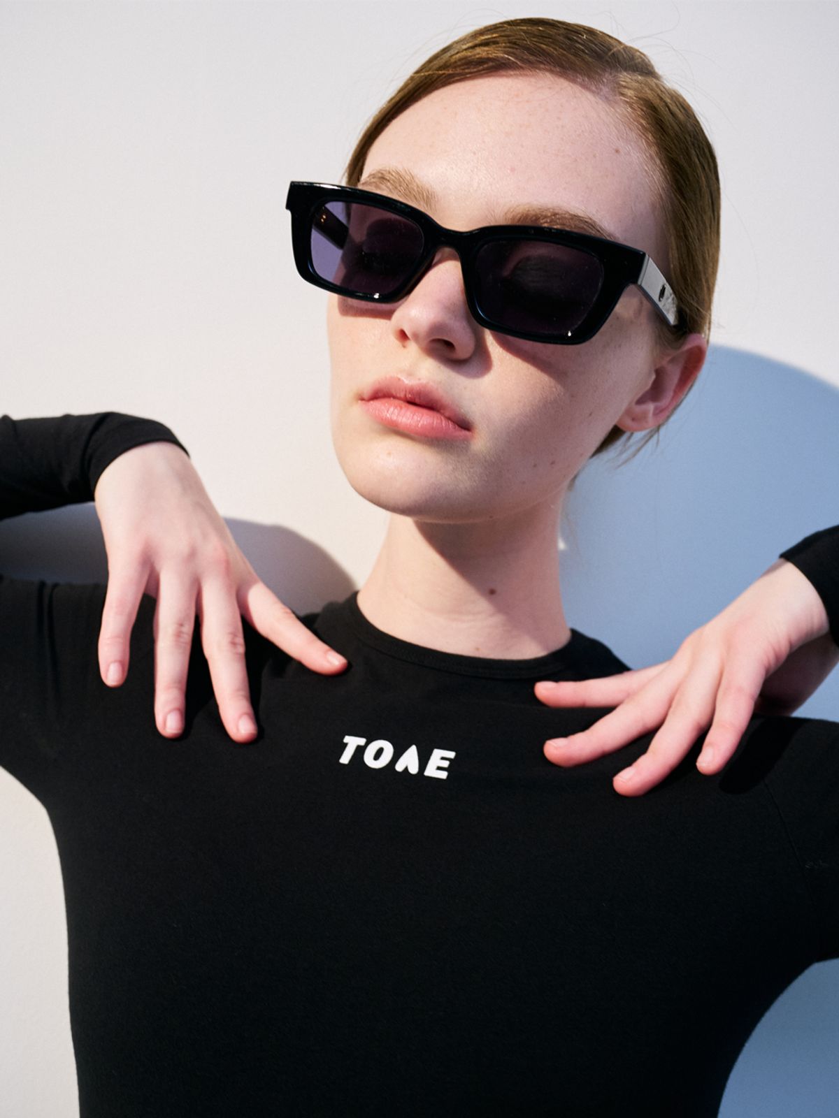 토새(TOSE) 슬리브 포인트 롱 슬리브 티셔츠 블랙