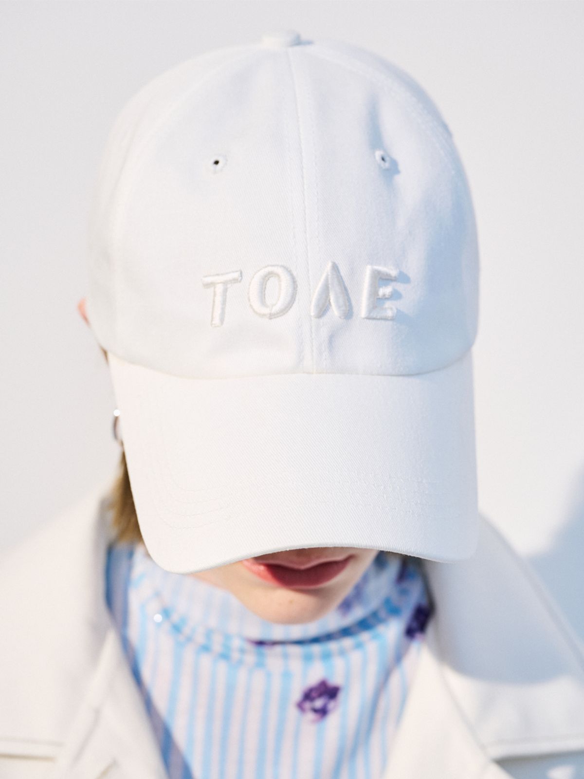 토새(TOSE) 토새 로고 볼캡 화이트