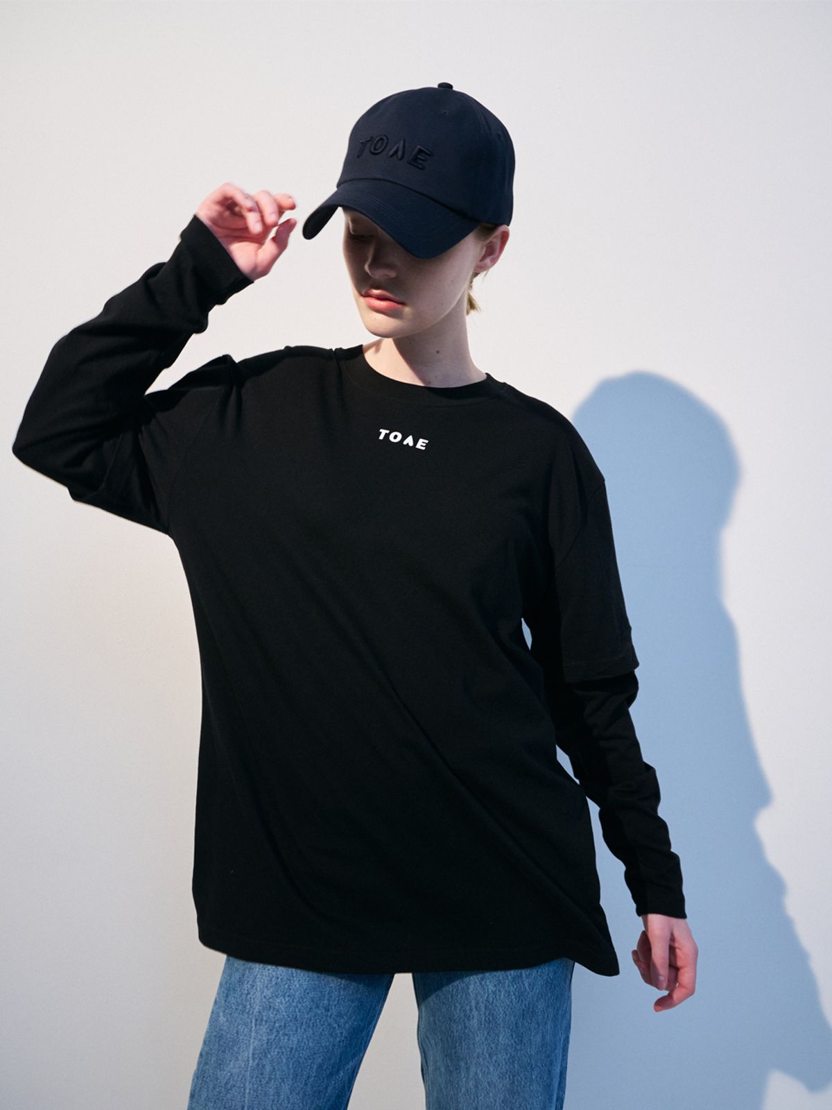 토새(TOSE) 레이어드 로고 티셔츠 블랙