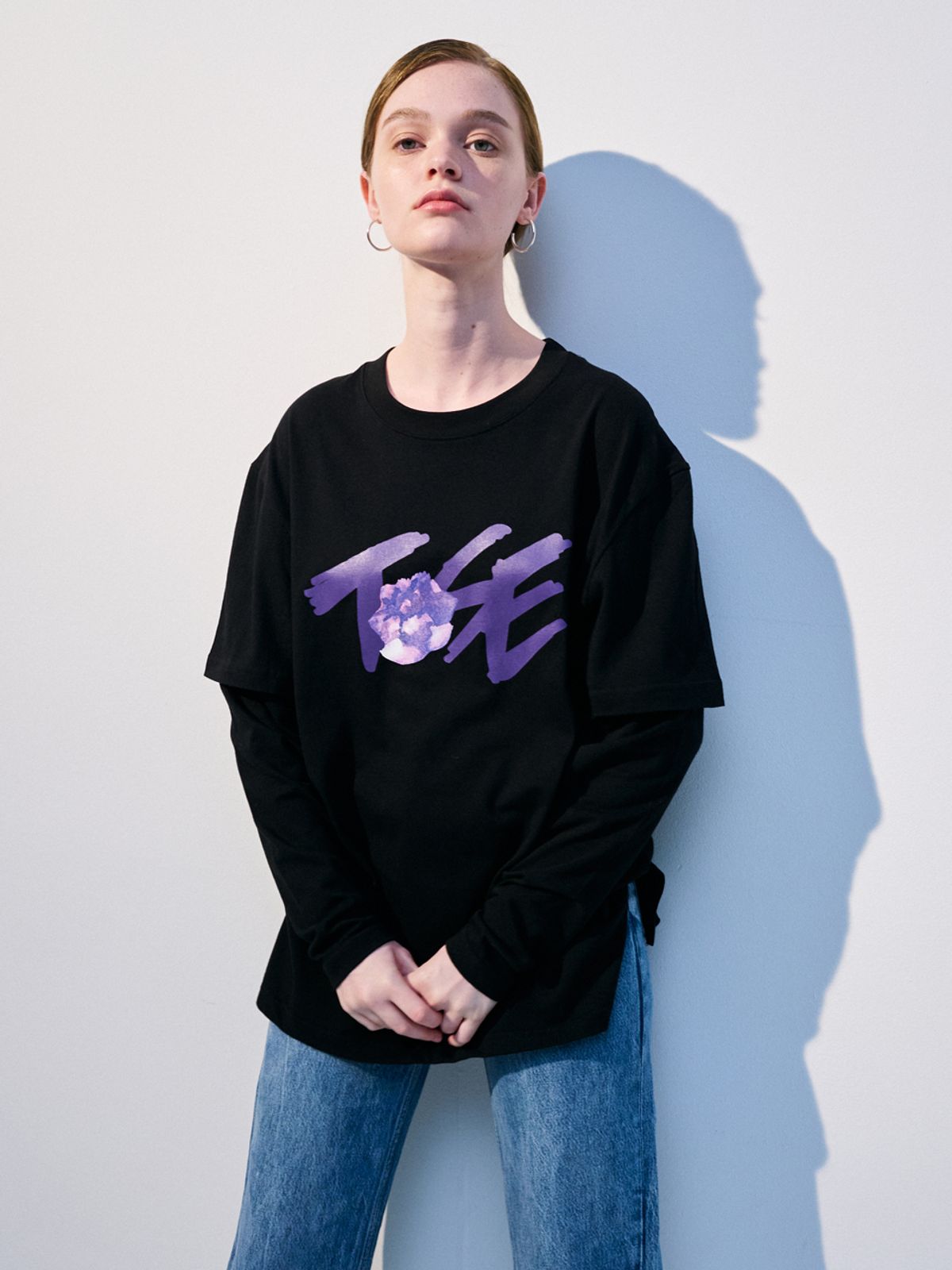 토새(TOSE) 레이어드 플로럴 티셔츠 블랙