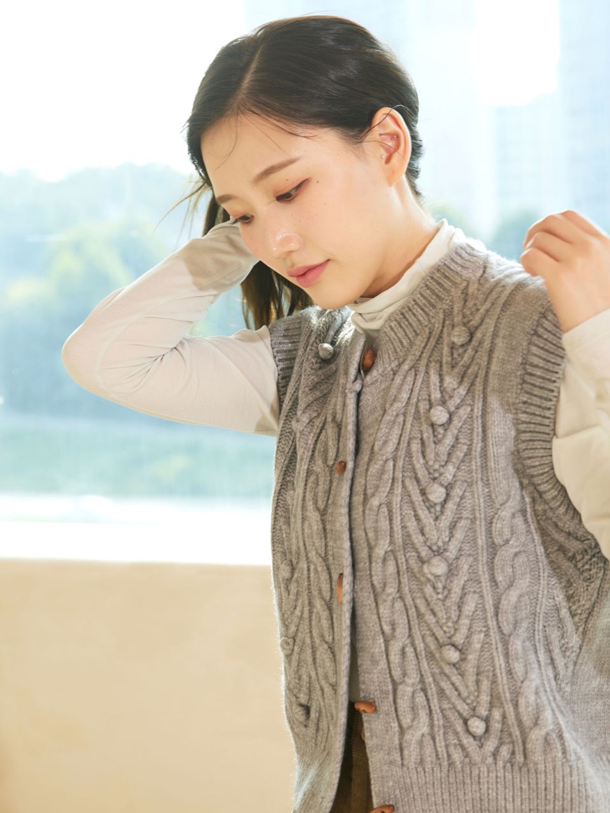 아이홀릭 캐시미어(AYIHOLIC CASHMERE) 더플 변형케이블 라운드 베스트 가디건