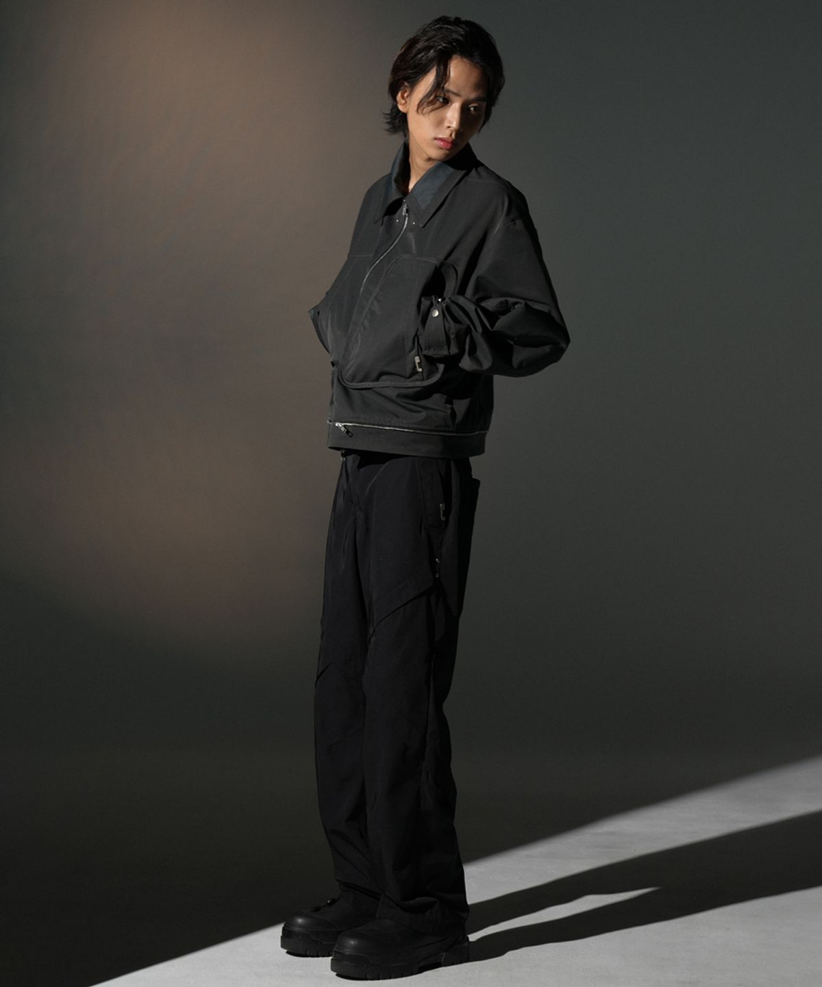 그레일즈(GRAILZ) X PLEATS PANTS [BLACK]