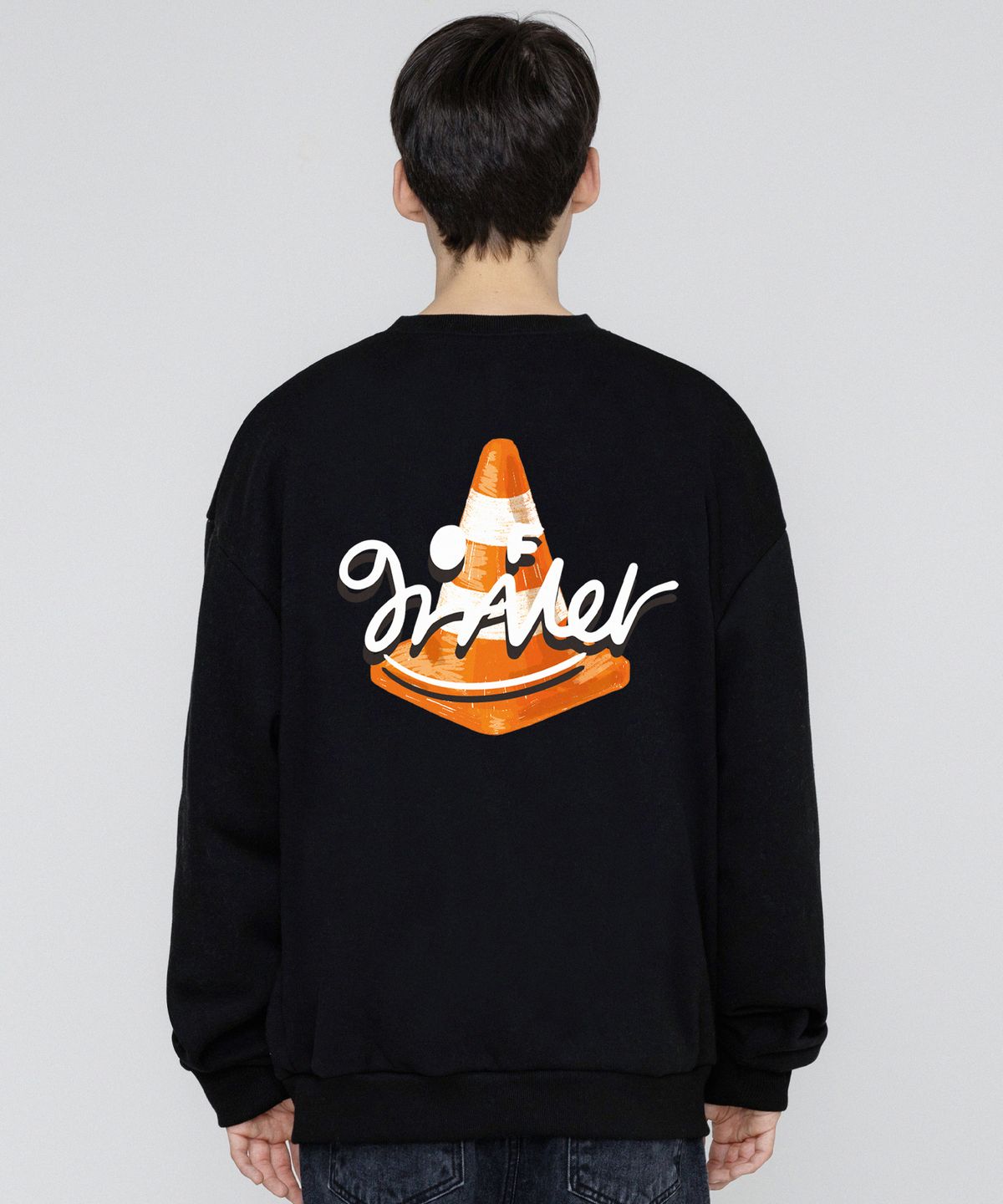 그레이버(GRAVER) [UNISEX]GRAVER SIGN 스마일 백로고 맨투맨_블랙/오렌지 로고