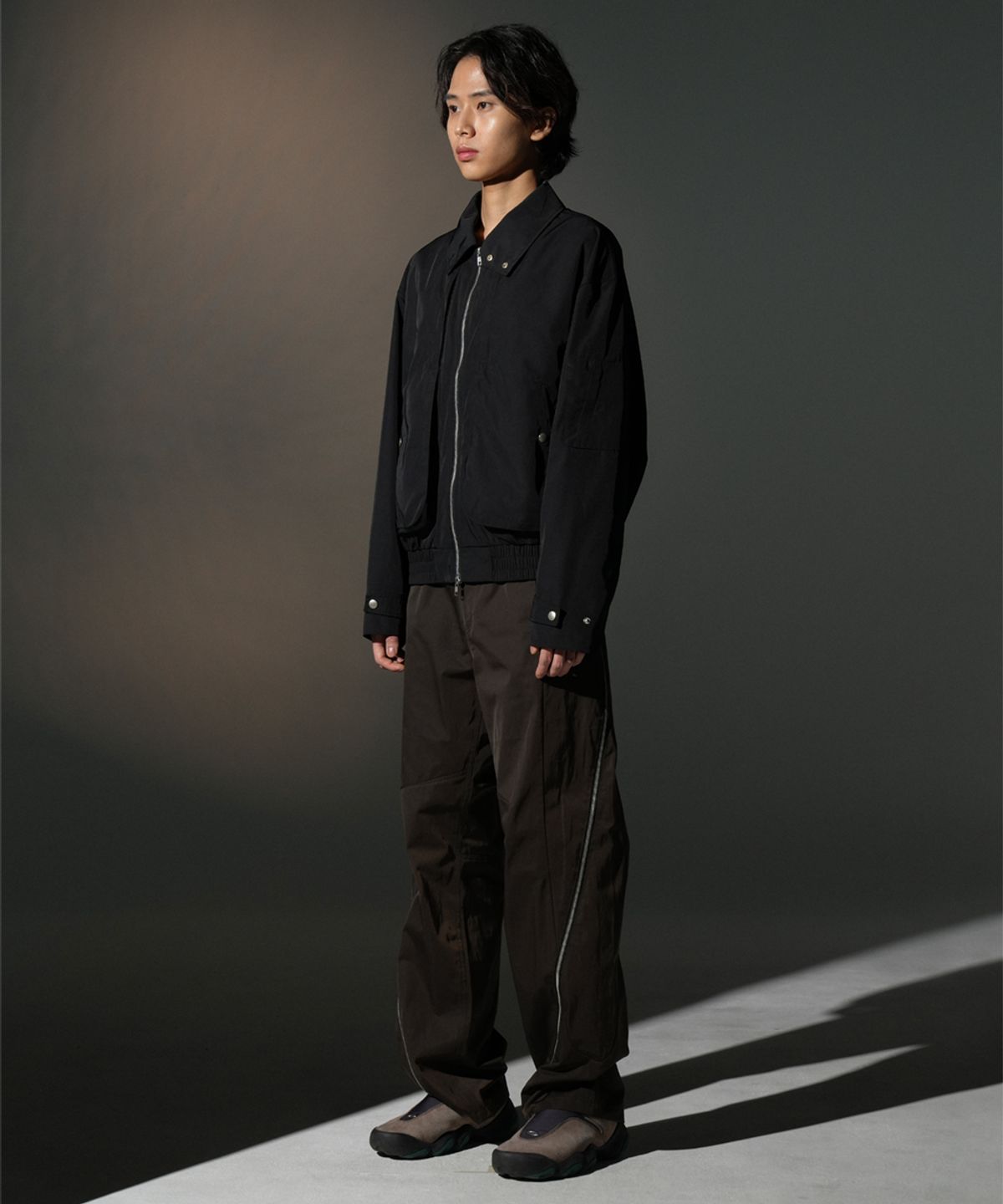 그레일즈(GRAILZ) TWIST ZIP TROUSER [BROWN]