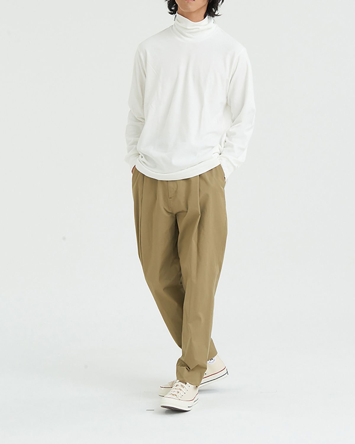 히즈핸더(HISHANDER) ONE PLEATS TAPERED PANTS