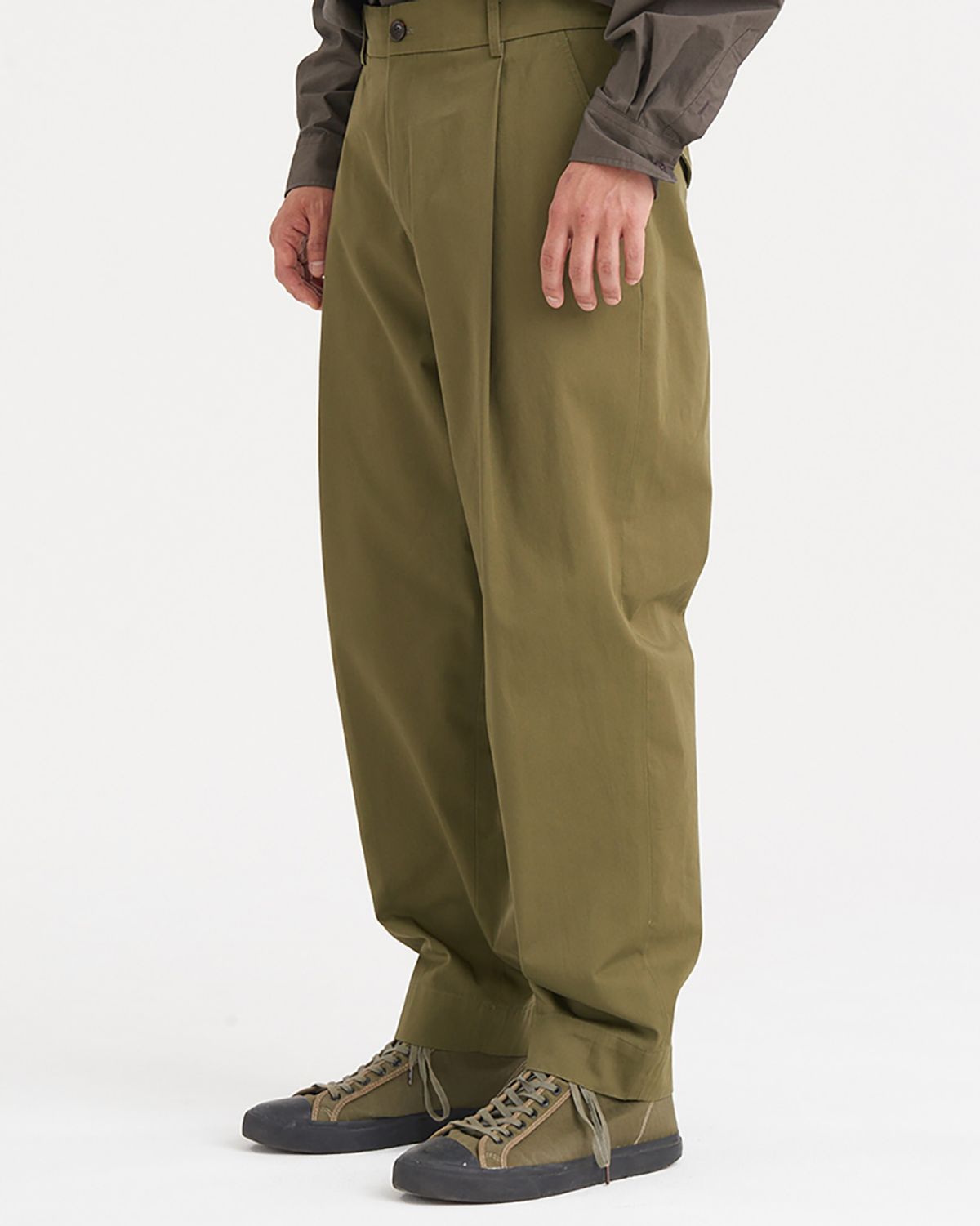 히즈핸더(HISHANDER) ONE PLEATS TAPERED PANTS