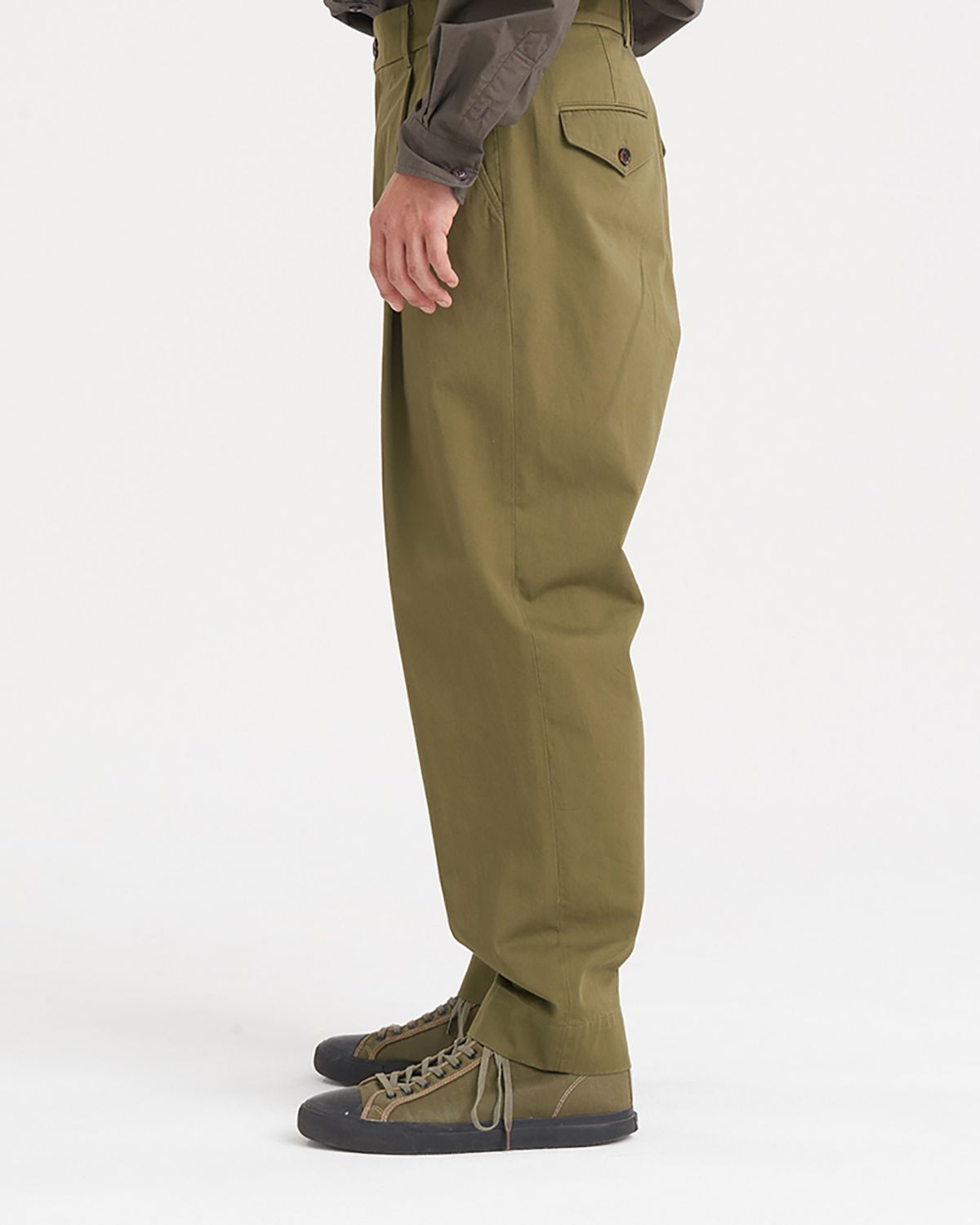 히즈핸더(HISHANDER) ONE PLEATS TAPERED PANTS