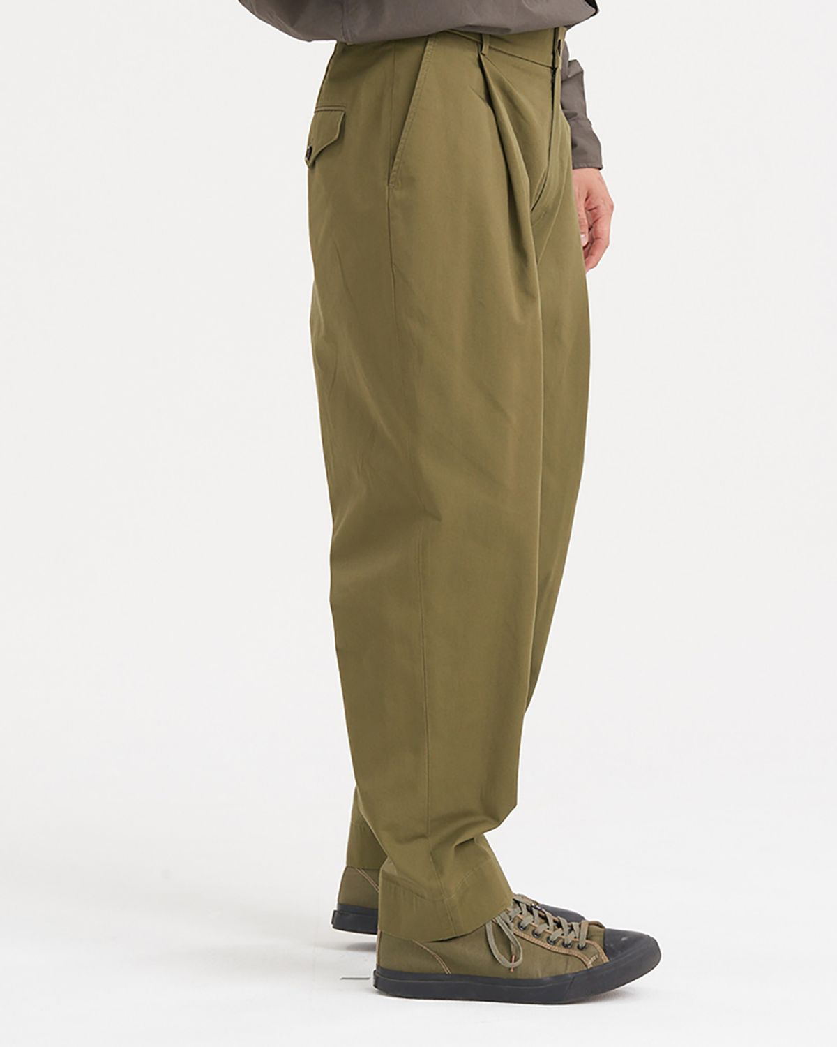 히즈핸더(HISHANDER) ONE PLEATS TAPERED PANTS
