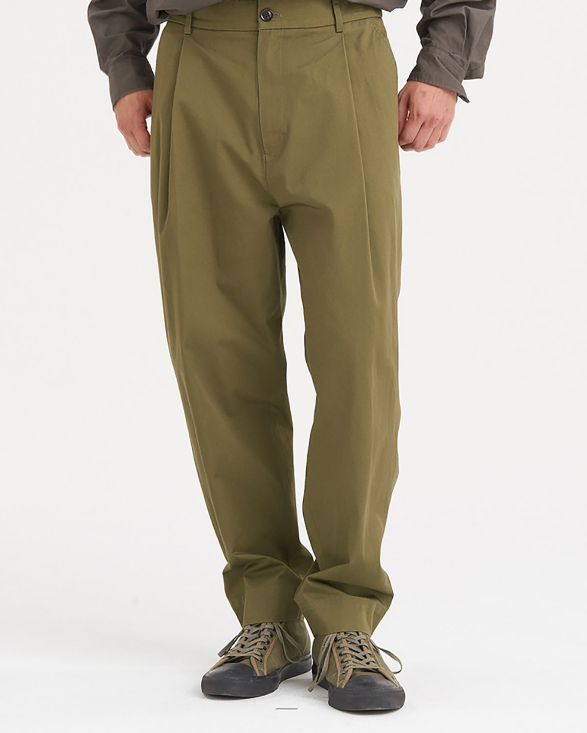 히즈핸더(HISHANDER) ONE PLEATS TAPERED PANTS