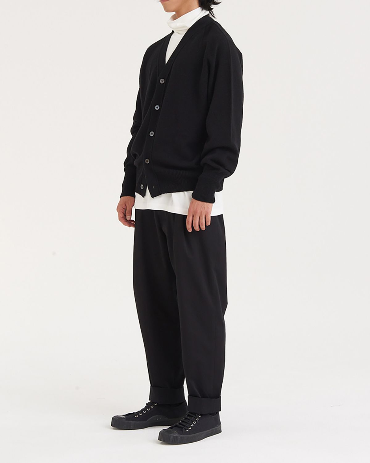 히즈핸더(HISHANDER) ONE PLEATS TAPERED PANTS