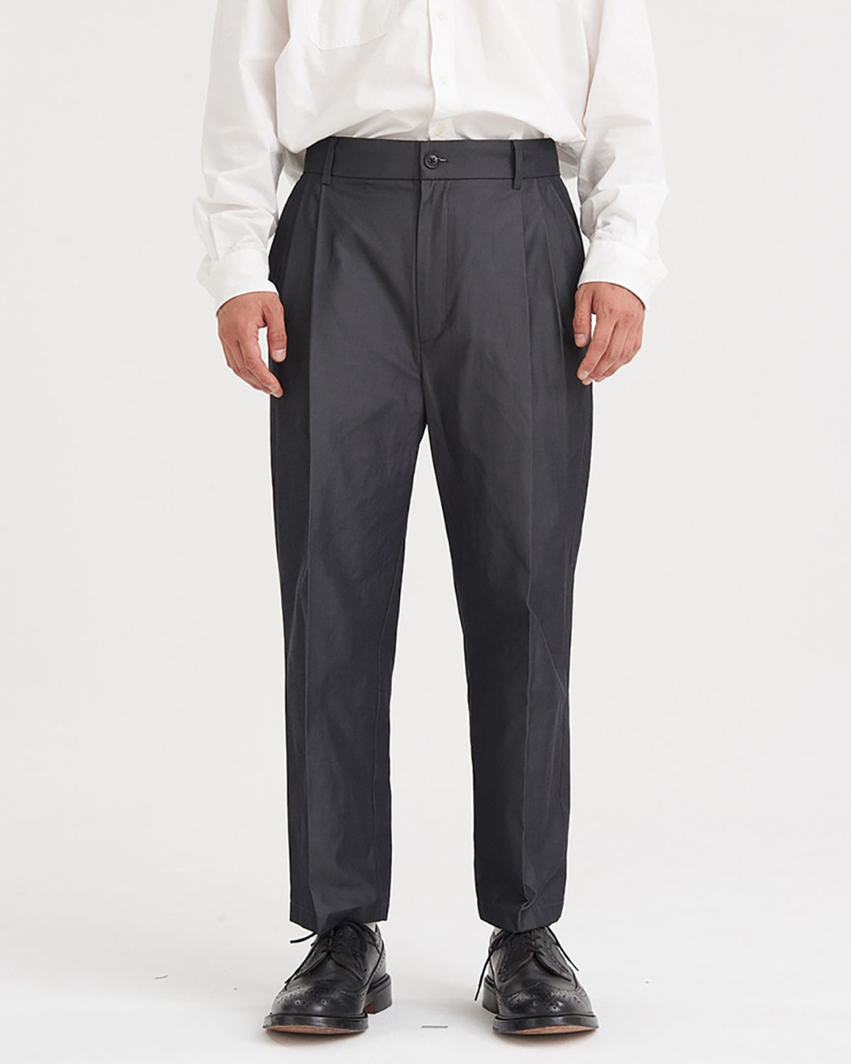 히즈핸더(HISHANDER) TWO PLEATS TAPERED PANTS