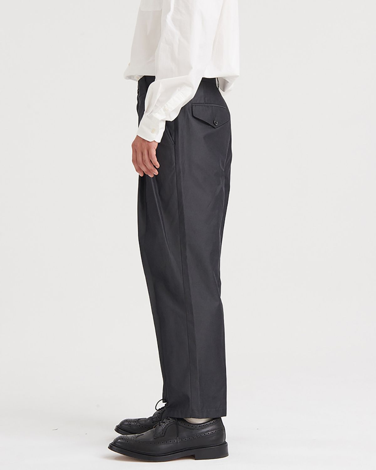 히즈핸더(HISHANDER) TWO PLEATS TAPERED PANTS