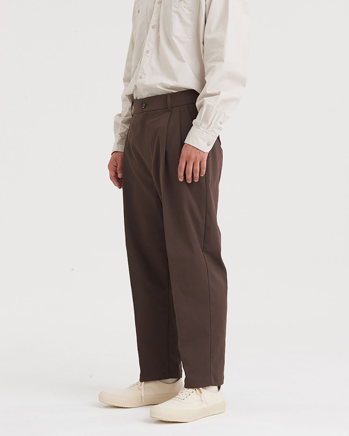 히즈핸더(HISHANDER) TWO PLEATS TAPERED PANTS