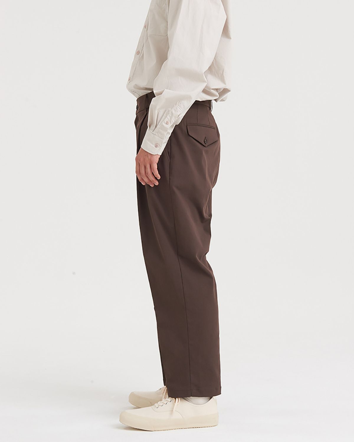 히즈핸더(HISHANDER) TWO PLEATS TAPERED PANTS