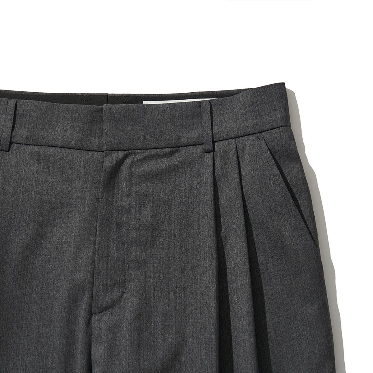 히즈핸더(HISHANDER) SOLOTEX® TWO PLEATS TAPERED PANTS
