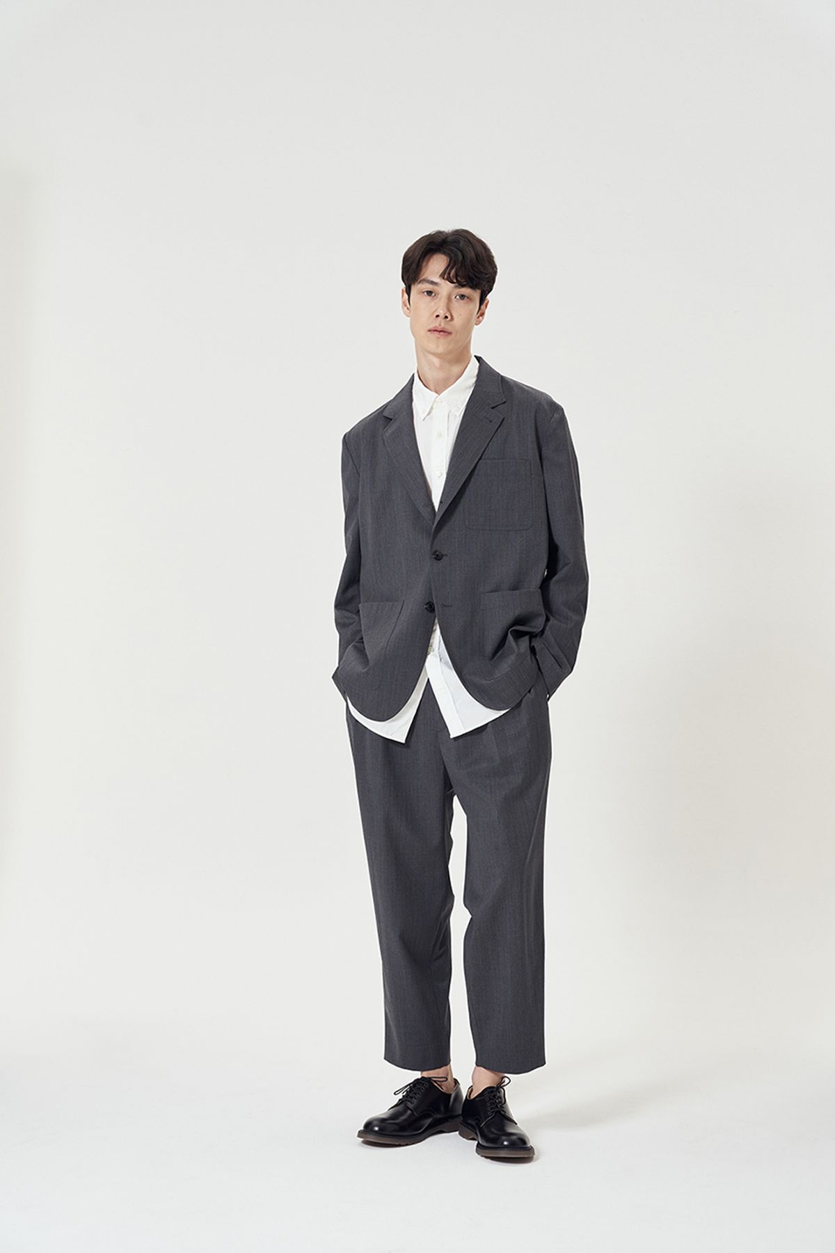 히즈핸더(HISHANDER) SOLOTEX® TWO PLEATS TAPERED PANTS