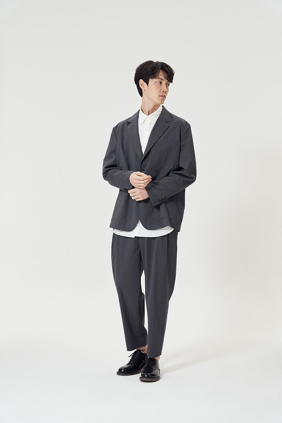 히즈핸더(HISHANDER) SOLOTEX® TWO PLEATS TAPERED PANTS