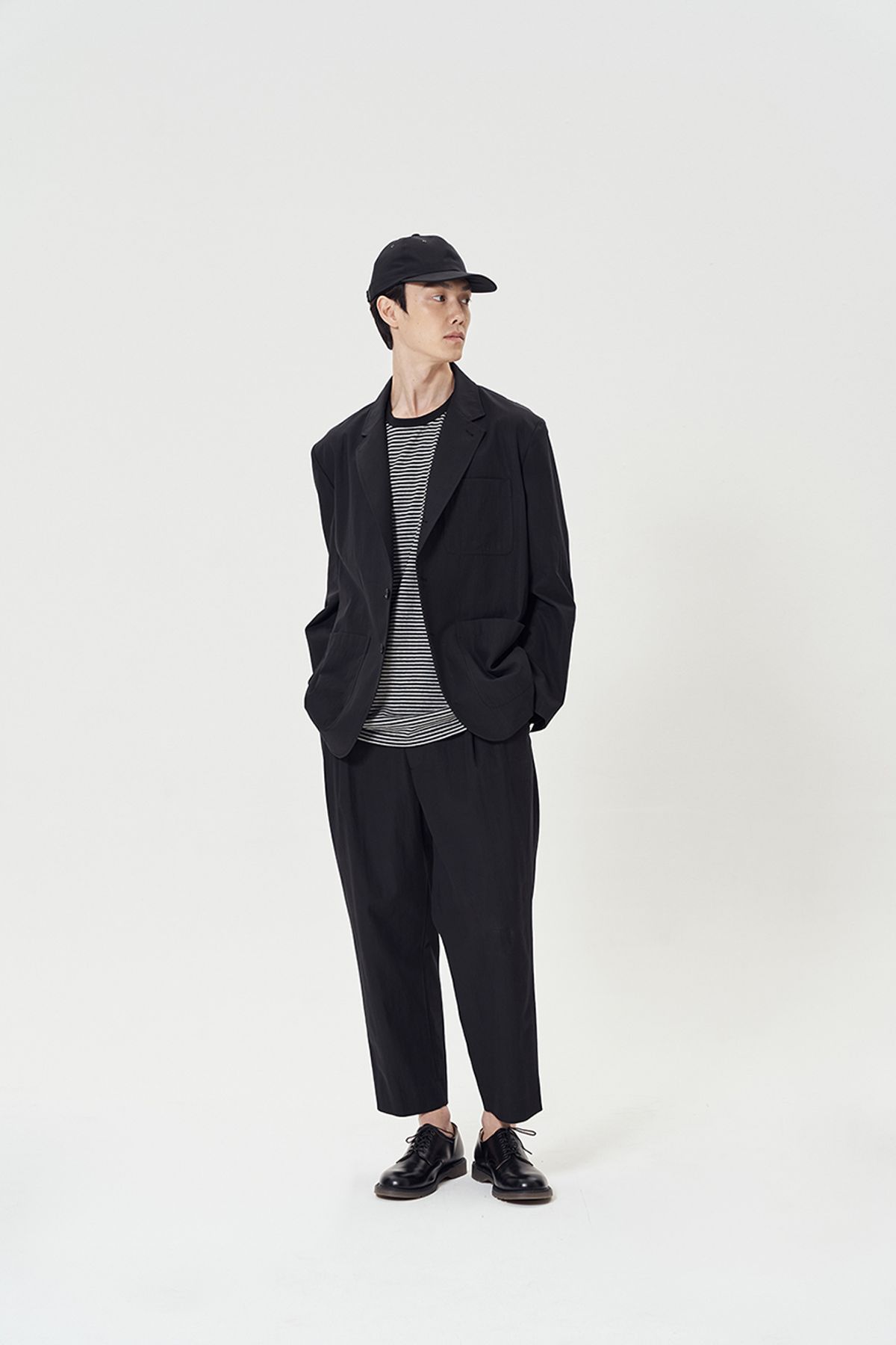 히즈핸더(HISHANDER) TWO PLEATS TAPERED PANTS