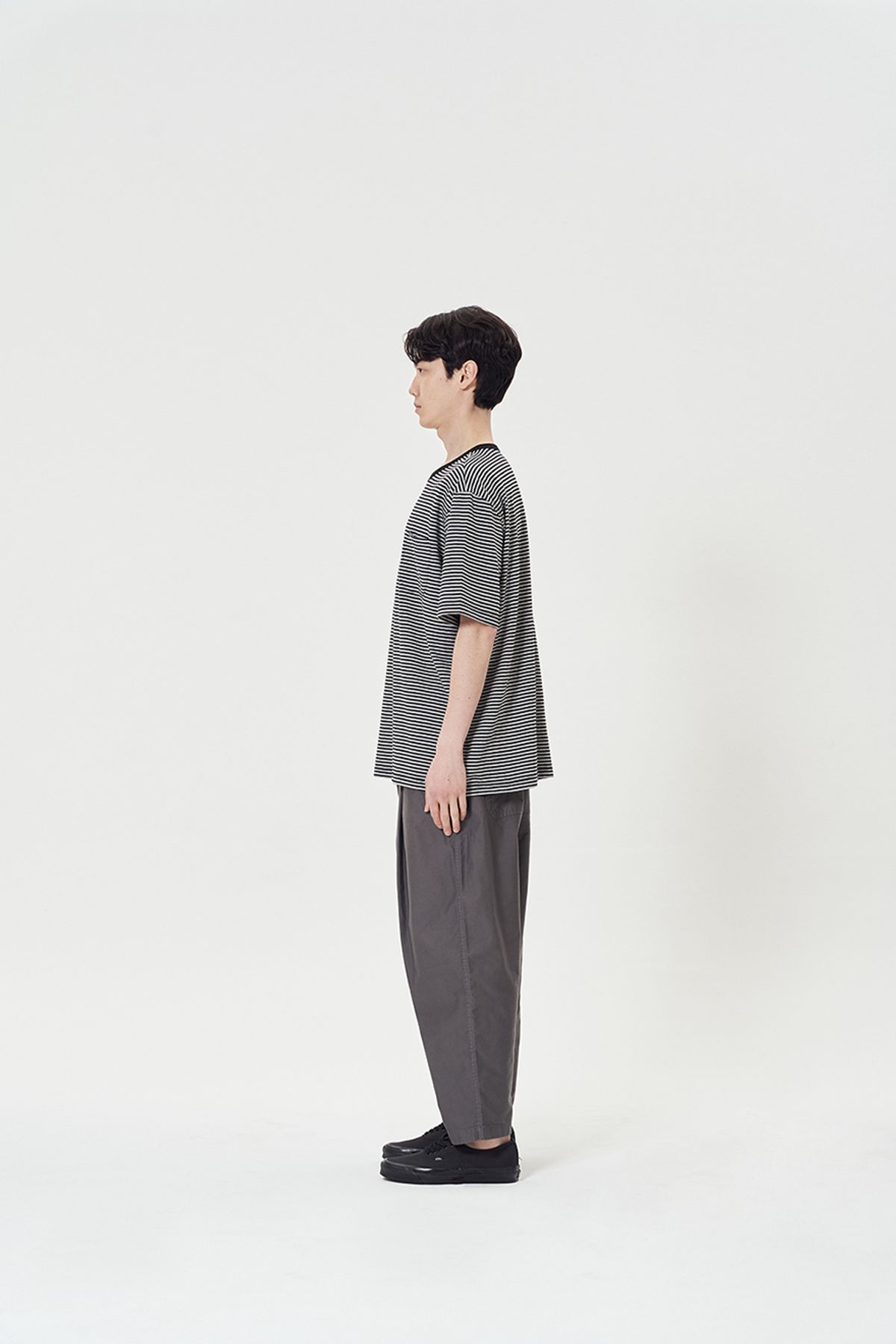 히즈핸더(HISHANDER) MOLESKIN WIDE TAPERED PANTS