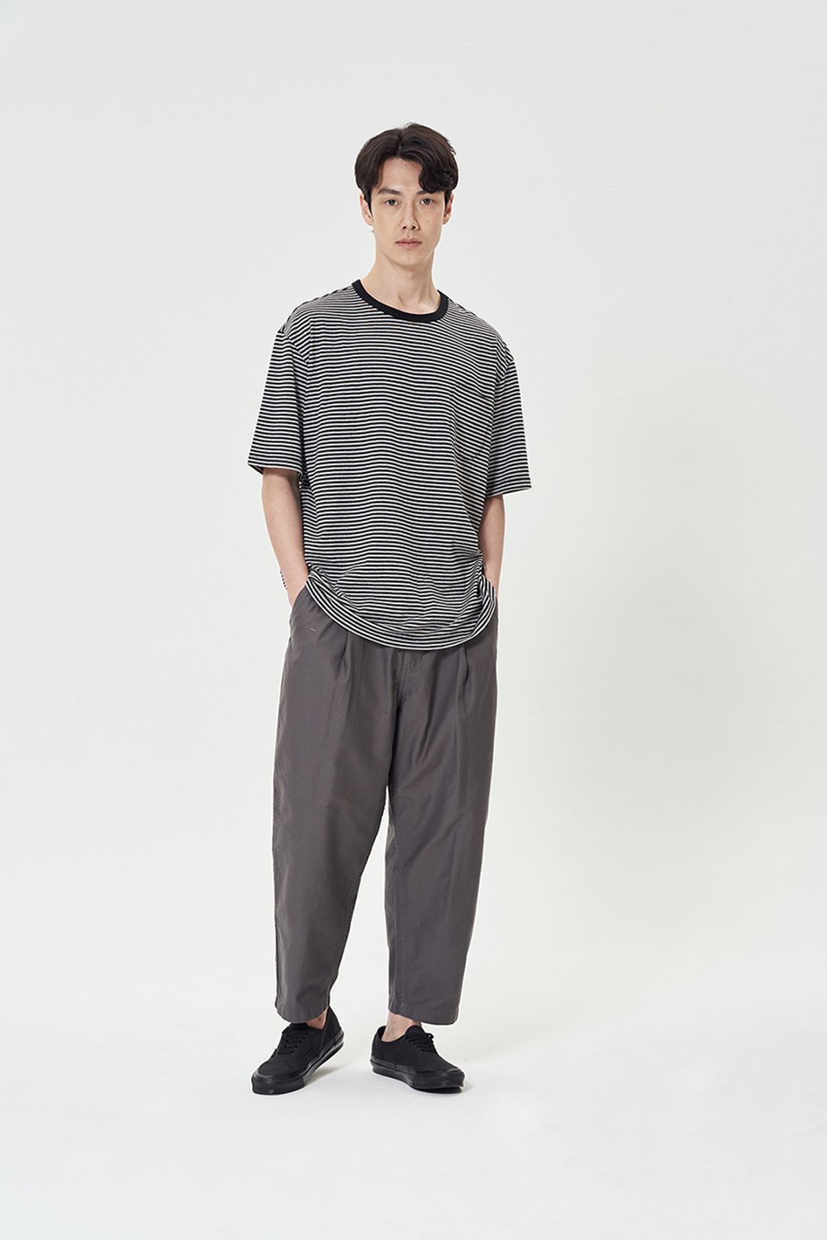 히즈핸더(HISHANDER) MOLESKIN WIDE TAPERED PANTS