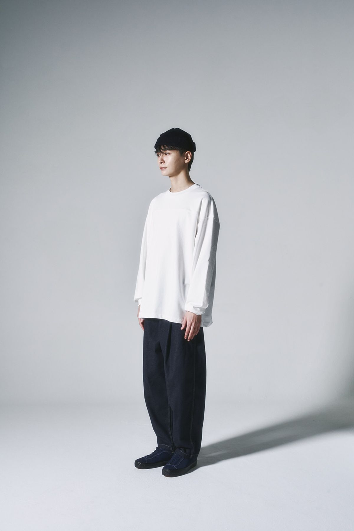 히즈핸더(HISHANDER) BELTED WIDE TAPERED DENIM PANTS
