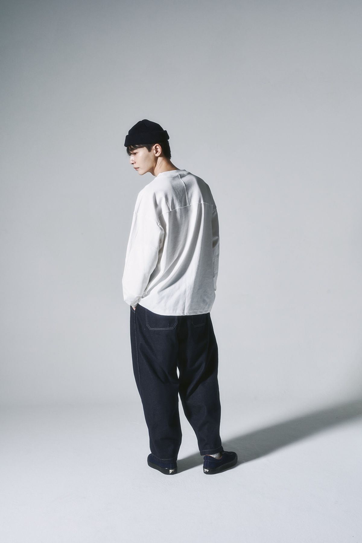 히즈핸더(HISHANDER) BELTED WIDE TAPERED DENIM PANTS